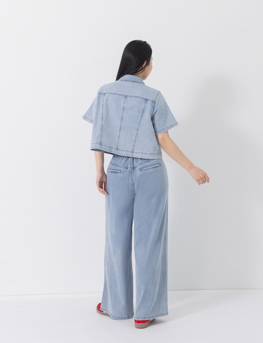 Curved Cut Plus Size Cropped Denim Jacket