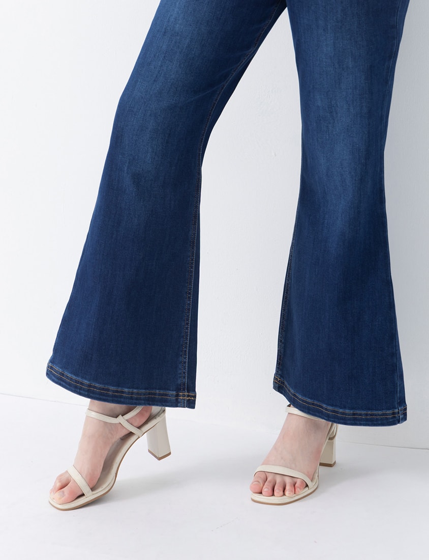 Slimming V-Waist Plus Size Flare Jeans