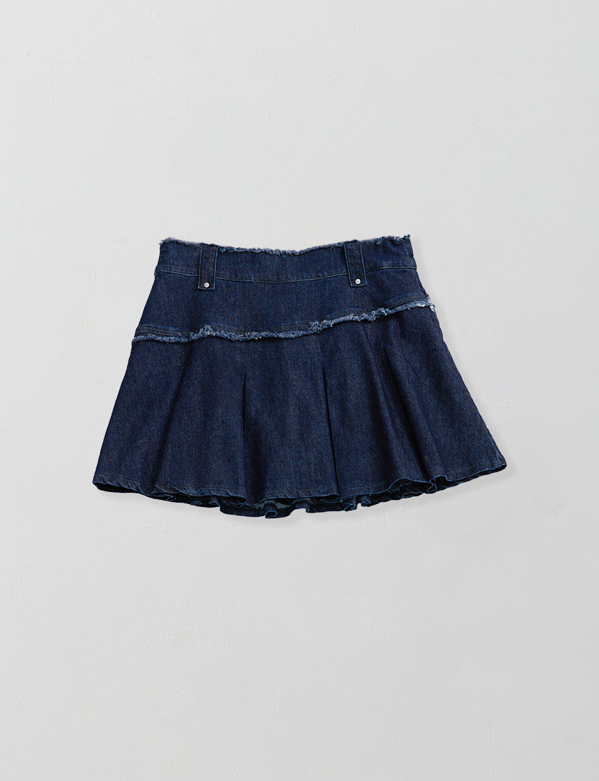 Sweet & Edgy Frayed Denim Pleated Plus Size Mini Skirt