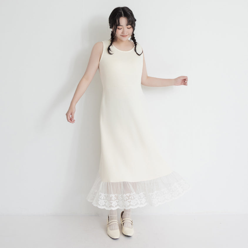 Creamy Cloud Cotton Lace Panel Plus Size Maxi Dress