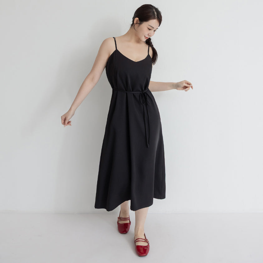Wrinkle-Resistant A-Line Plus Size Cami Maxi Dress (With Waist Tie)