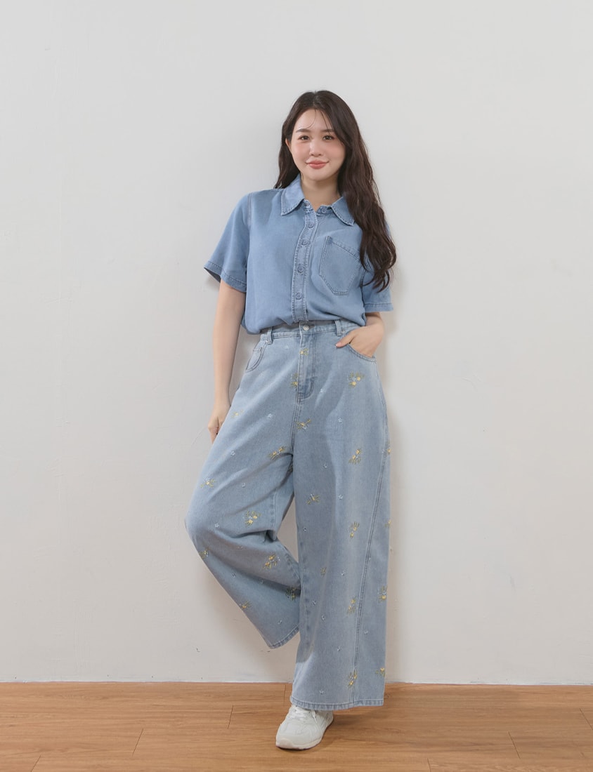 Sweet Floral Embroidery Plus Size Tapered Jeans
