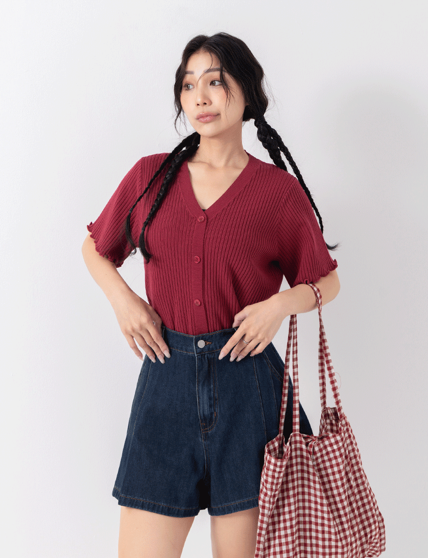 Playful Lettuce-Trim V-Neck Short Sleeve Knit Plus Size Top