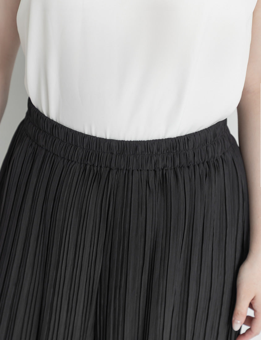 Silky Cool Fine Pleated Plus Size Wide-Leg Pants