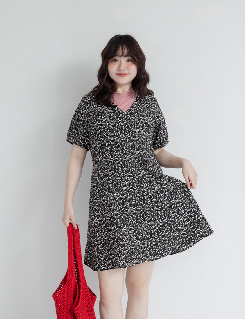 Japanese Style Floral Puff Sleeve V-Neck Plus Size Mini Dress