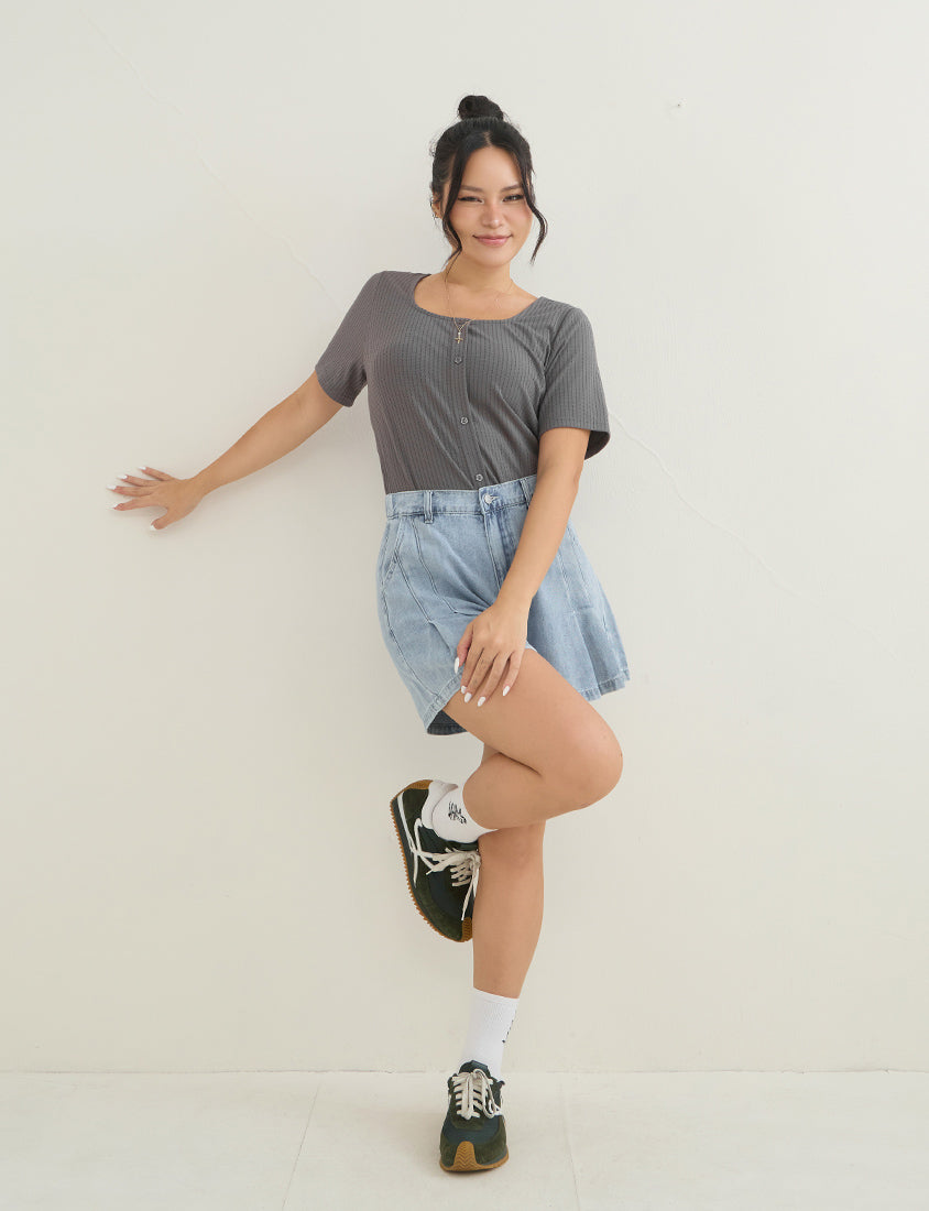 Pleated Slim-Fit A-Line Plus Size Denim Shorts