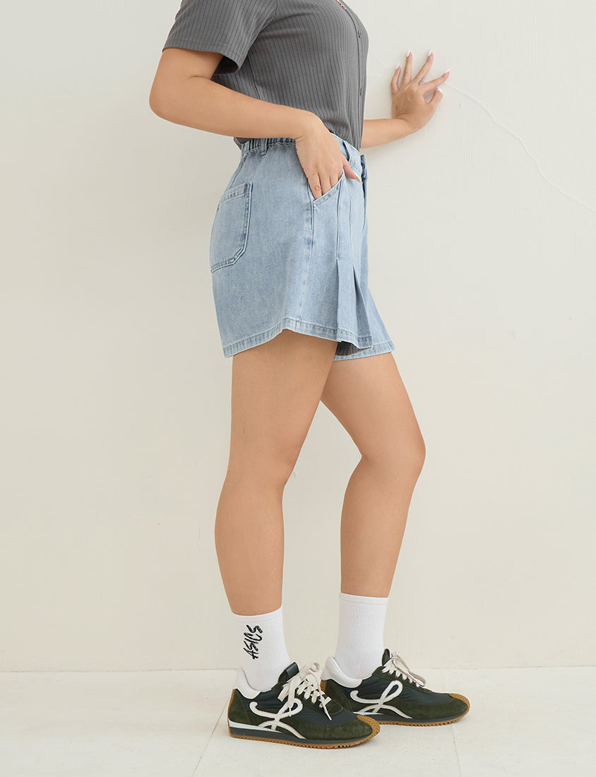 Pleated Slim-Fit A-Line Plus Size Denim Shorts