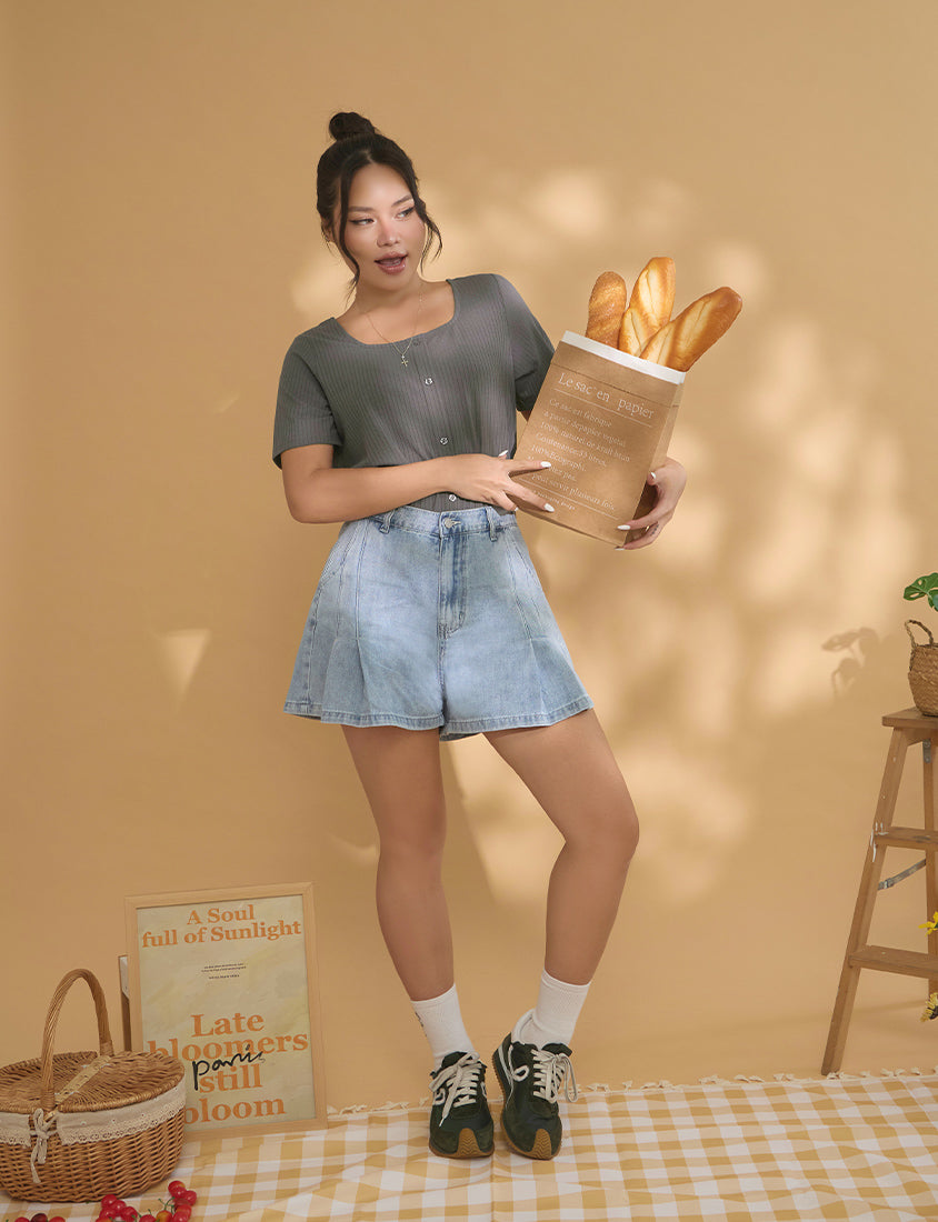Pleated Slim-Fit A-Line Plus Size Denim Shorts