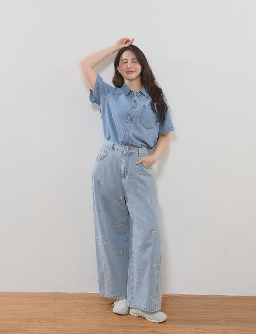 Sweet Floral Embroidery Plus Size Tapered Jeans