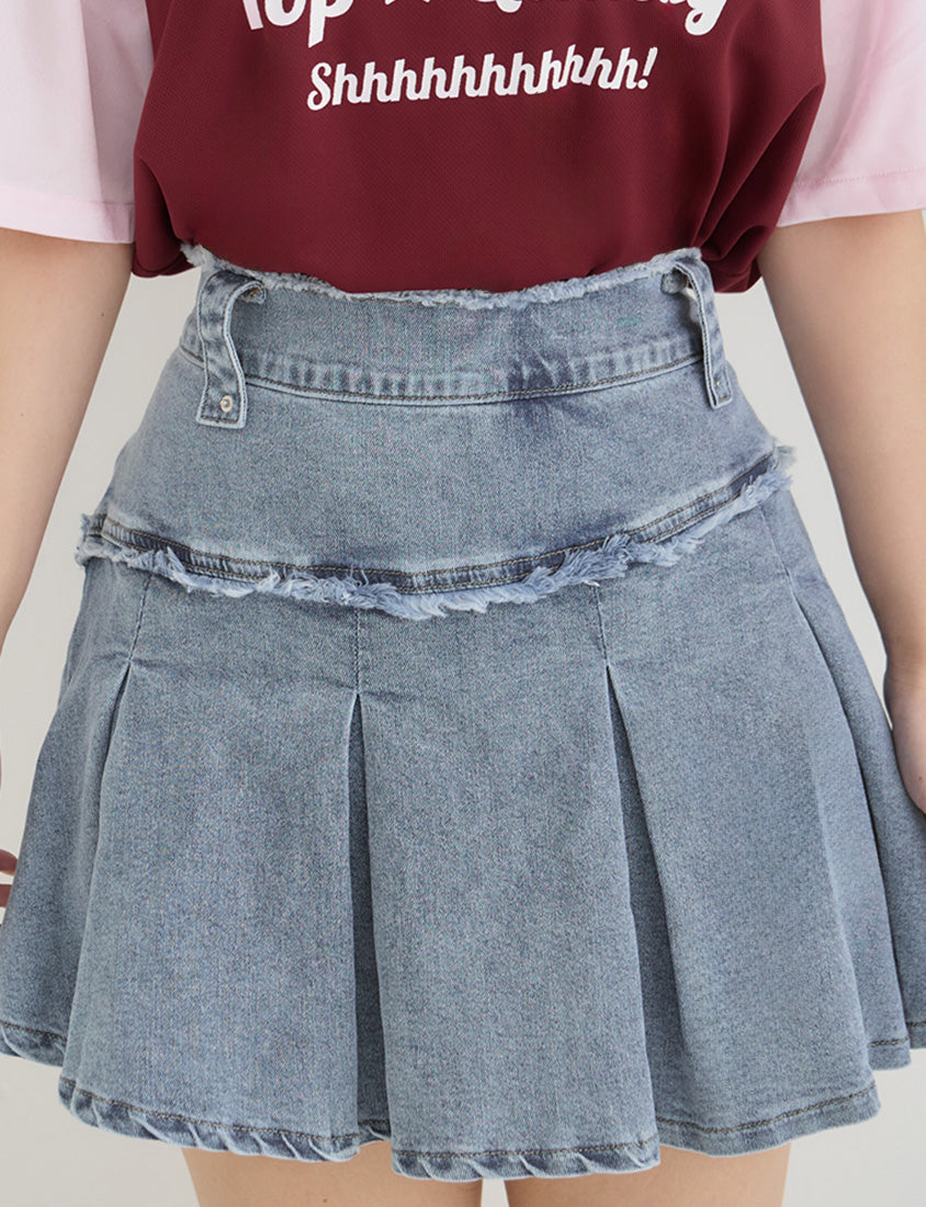 Sweet & Edgy Frayed Denim Pleated Plus Size Mini Skirt
