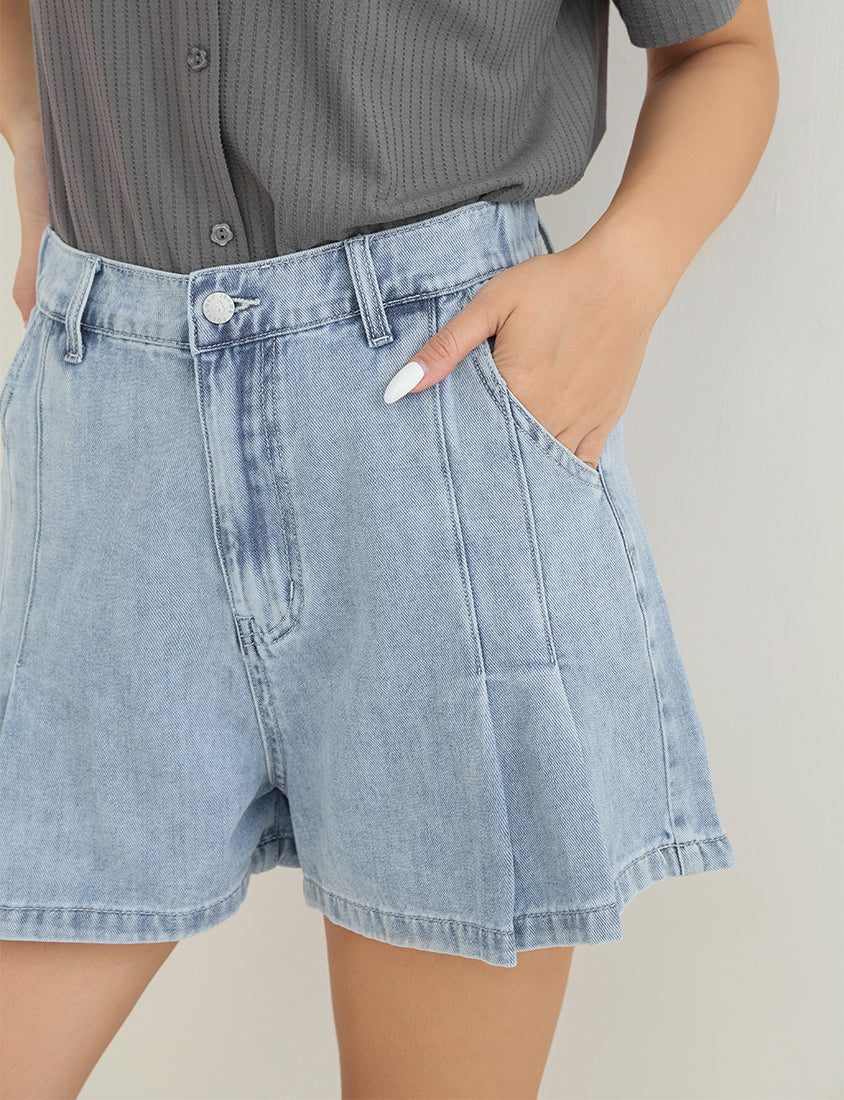 Pleated Slim-Fit A-Line Plus Size Denim Shorts
