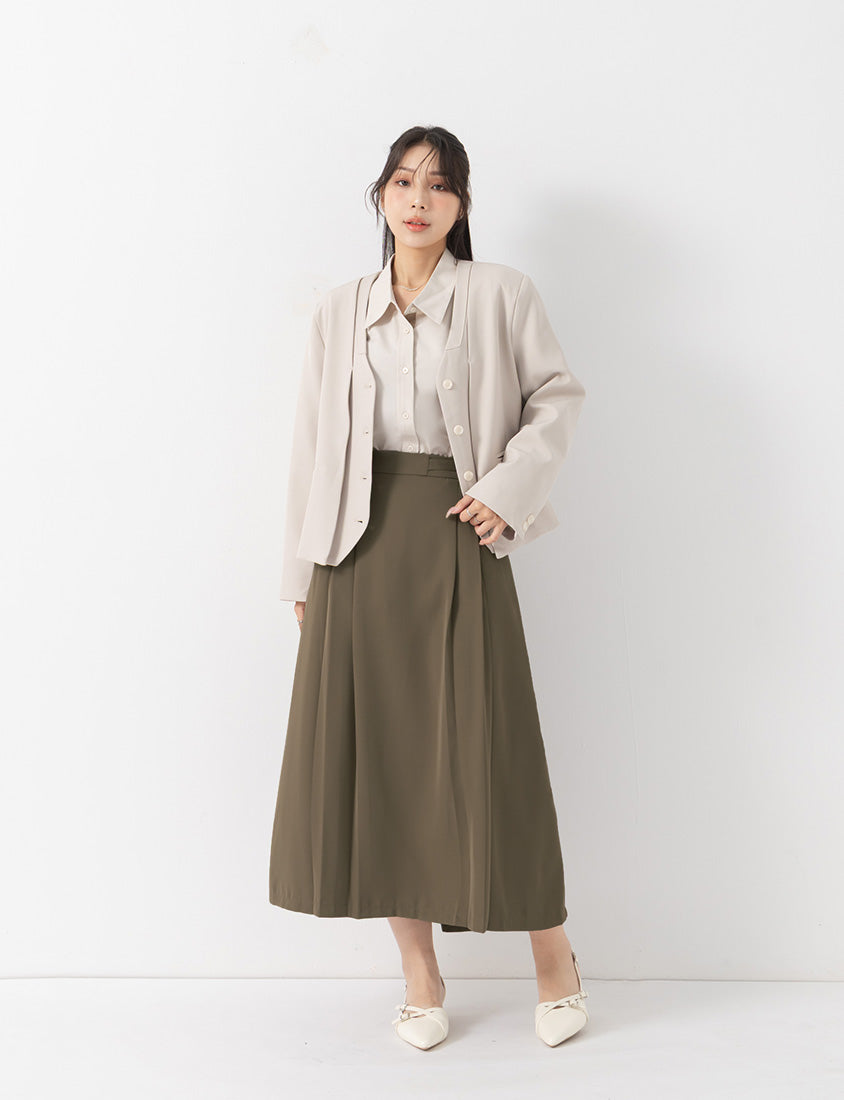 MISS. Elegant Heart Buckle Belt Pleated Plus Size Maxi Skirt
