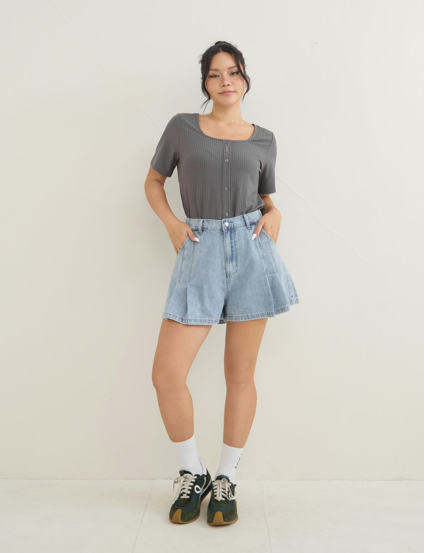 Pleated Slim-Fit A-Line Plus Size Denim Shorts