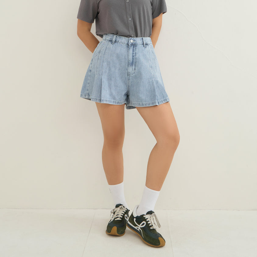 Pleated Slim-Fit A-Line Plus Size Denim Shorts